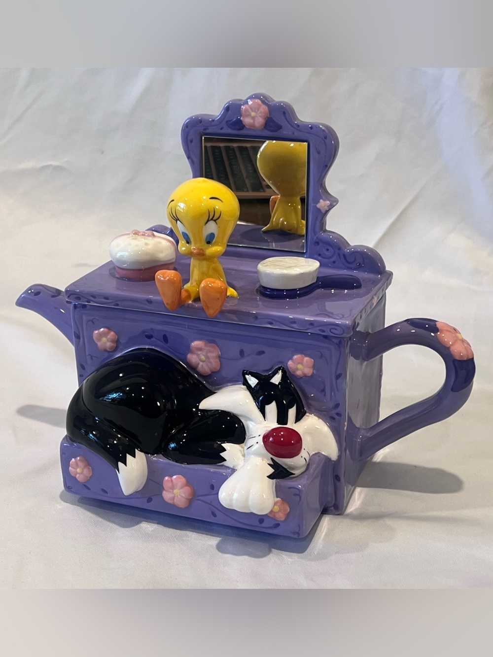 Vintage 2000 Warner Bros Tweety Sylvester Vanity Teapot
